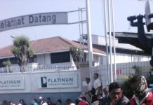 Pintu Masuk PT Platinum Masih Terkunci, Karyawan Belum Diizinkan Bekerja IMG 20180917 WA0043