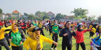 Ketua KORMI Jawa Timur, Hudiyono Saat Mengikuti Senam Sehat Bersama 500 Warga Prambon, Sidoarjo